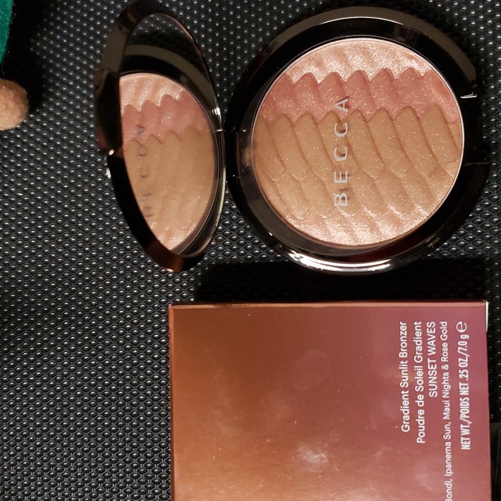 Becca Gradient sunset bronzer  sunset waves New